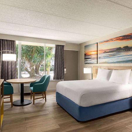 Days Inn By Wyndham Cocoa Beach Port Canaveral Екстериор снимка