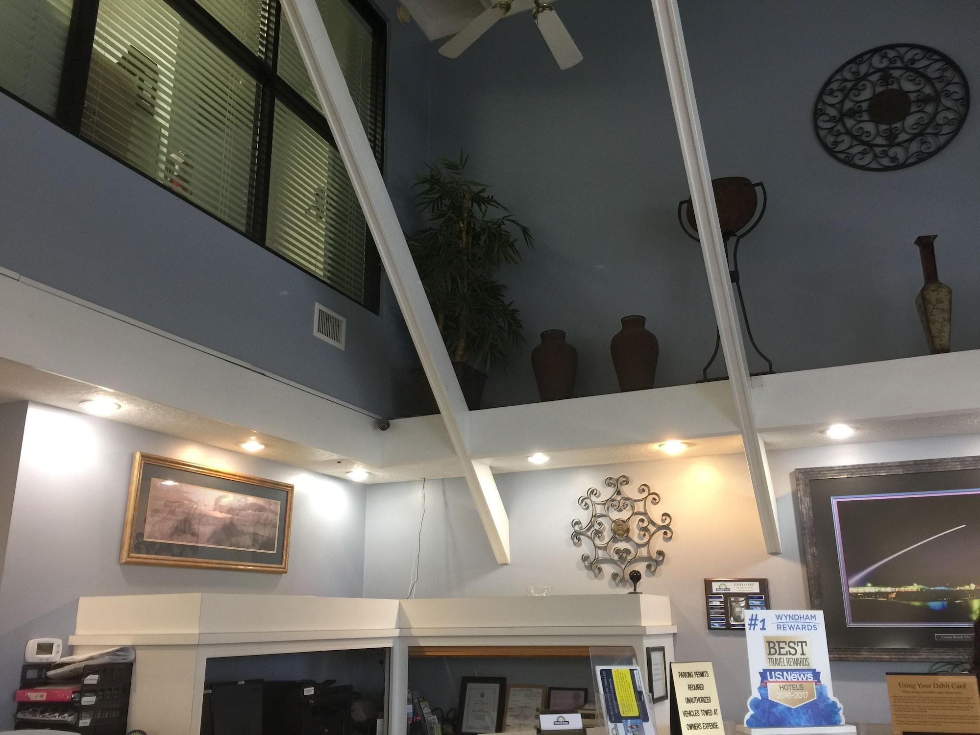 Days Inn By Wyndham Cocoa Beach Port Canaveral Екстериор снимка