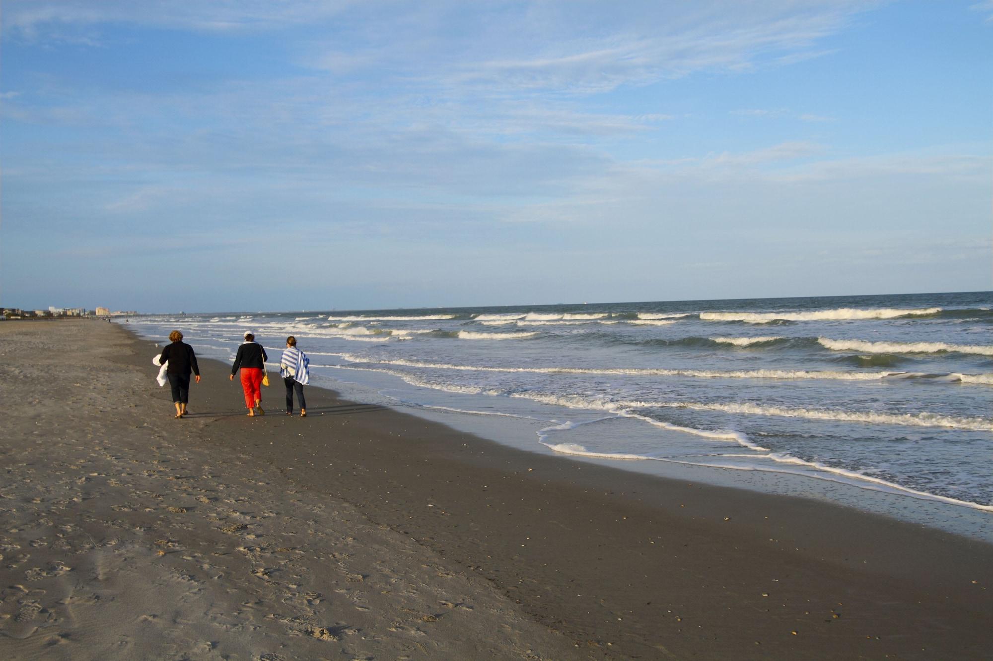 Days Inn By Wyndham Cocoa Beach Port Canaveral Екстериор снимка