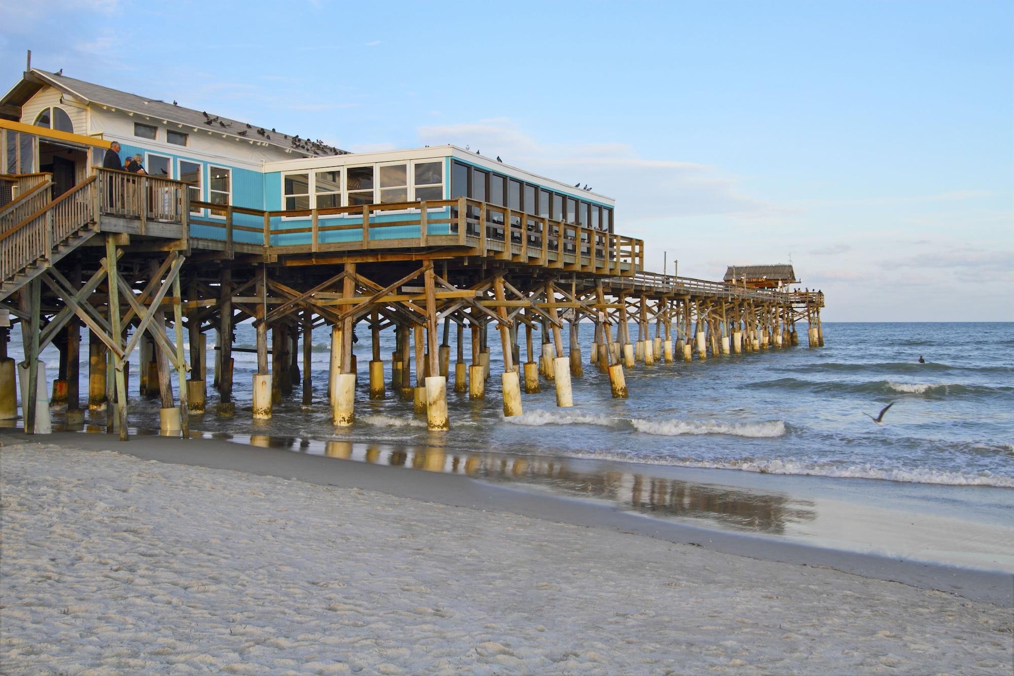 Days Inn By Wyndham Cocoa Beach Port Canaveral Екстериор снимка