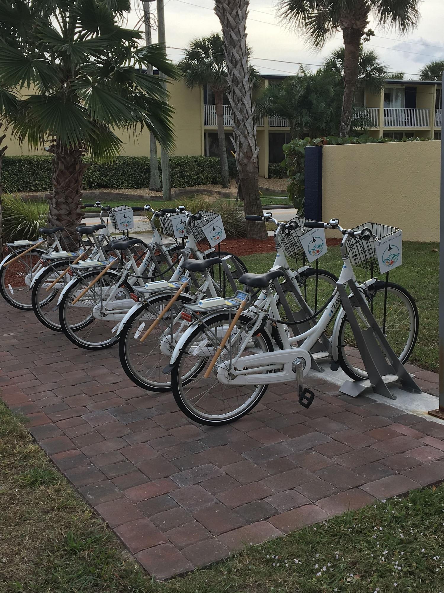 Days Inn By Wyndham Cocoa Beach Port Canaveral Екстериор снимка