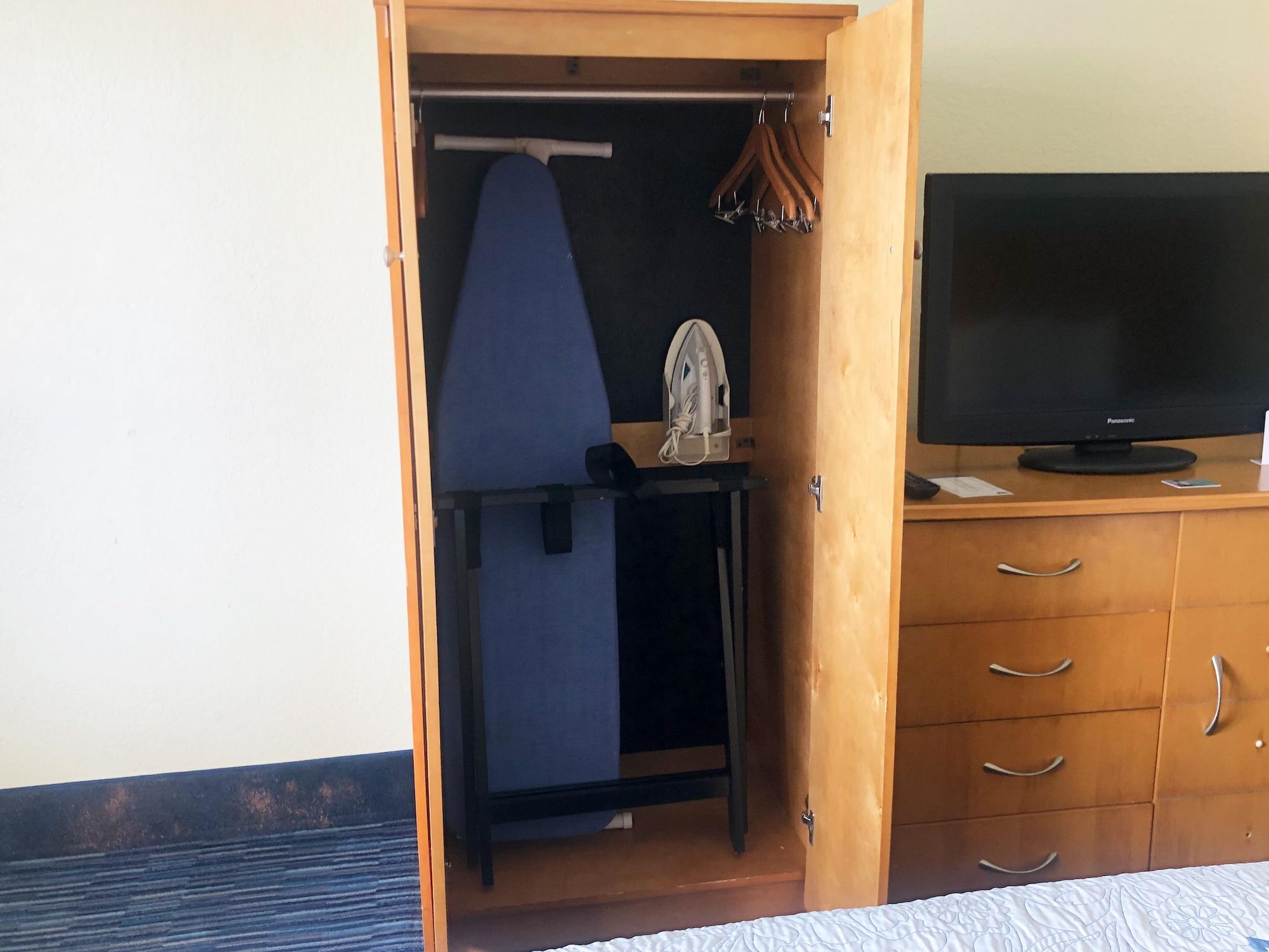Days Inn By Wyndham Cocoa Beach Port Canaveral Екстериор снимка