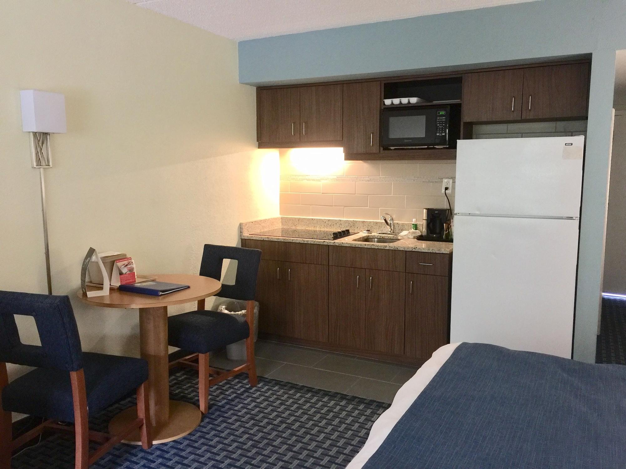 Days Inn By Wyndham Cocoa Beach Port Canaveral Екстериор снимка