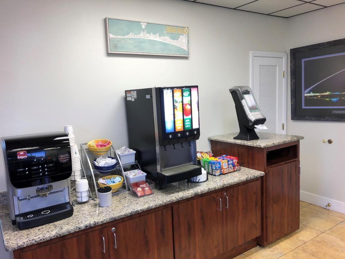 Days Inn By Wyndham Cocoa Beach Port Canaveral Екстериор снимка