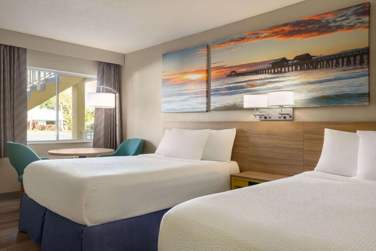 Days Inn By Wyndham Cocoa Beach Port Canaveral Екстериор снимка