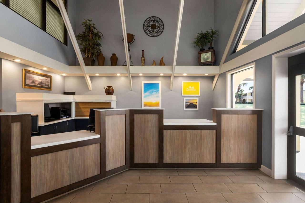 Days Inn By Wyndham Cocoa Beach Port Canaveral Екстериор снимка