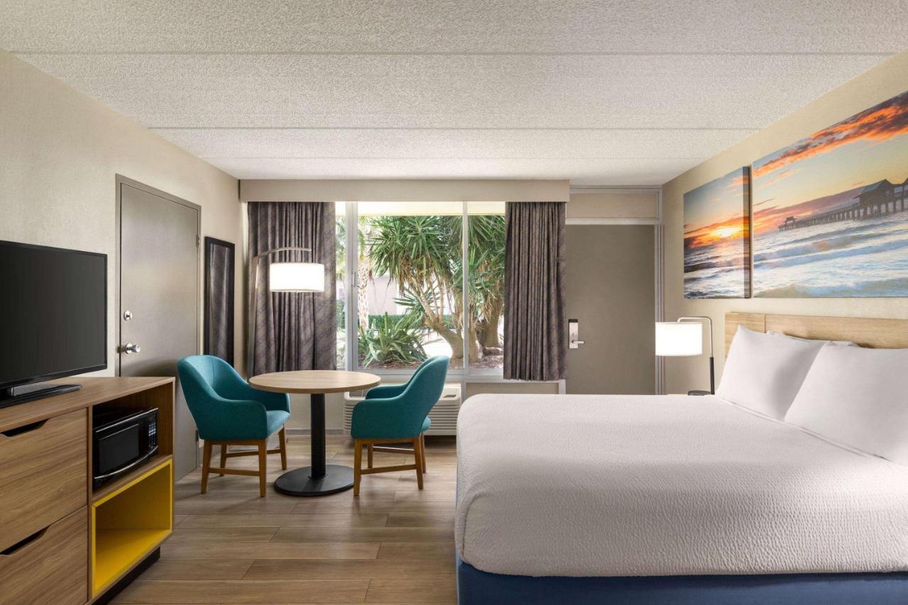 Days Inn By Wyndham Cocoa Beach Port Canaveral Екстериор снимка