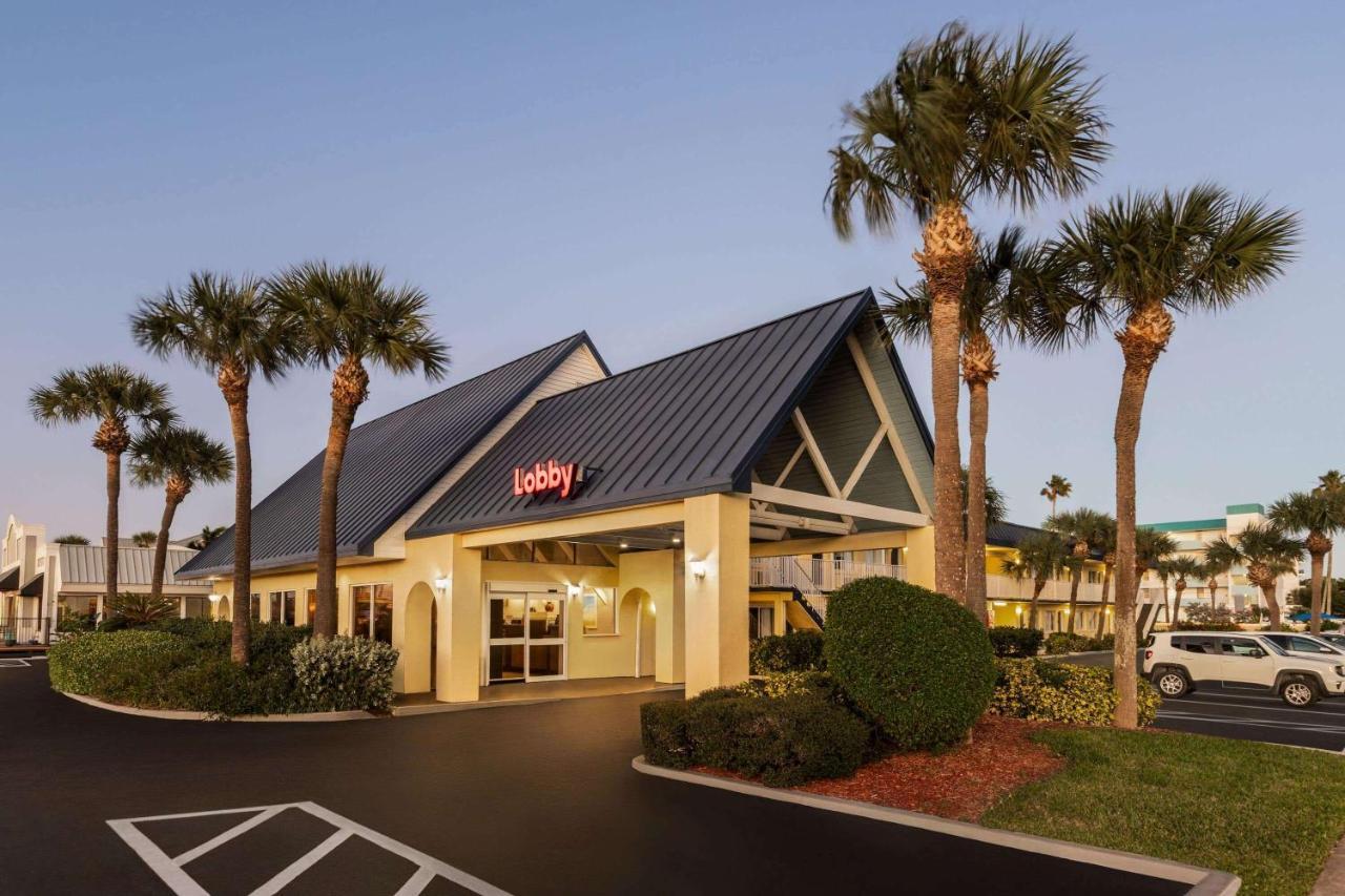 Days Inn By Wyndham Cocoa Beach Port Canaveral Екстериор снимка