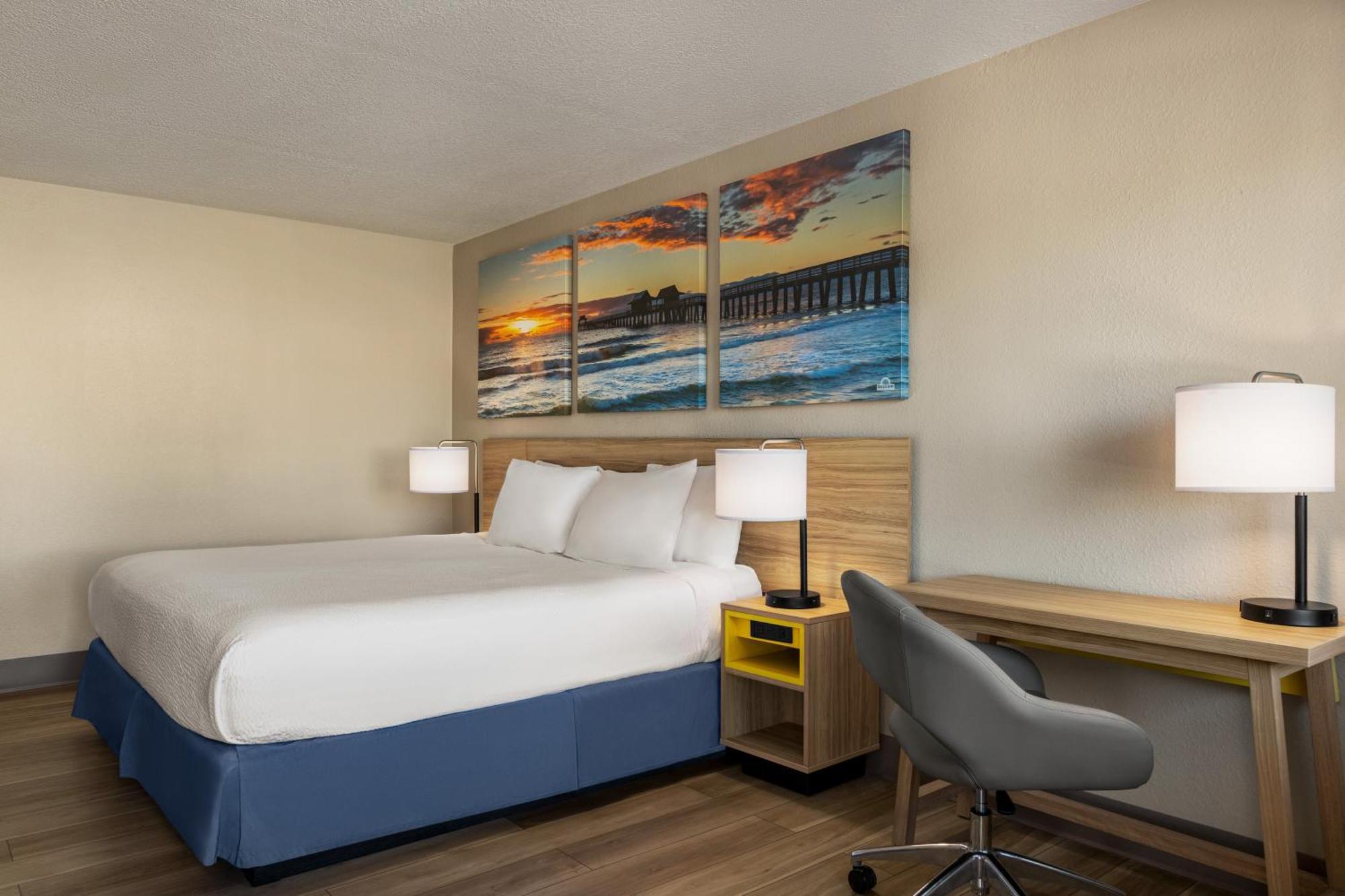 Days Inn By Wyndham Cocoa Beach Port Canaveral Екстериор снимка