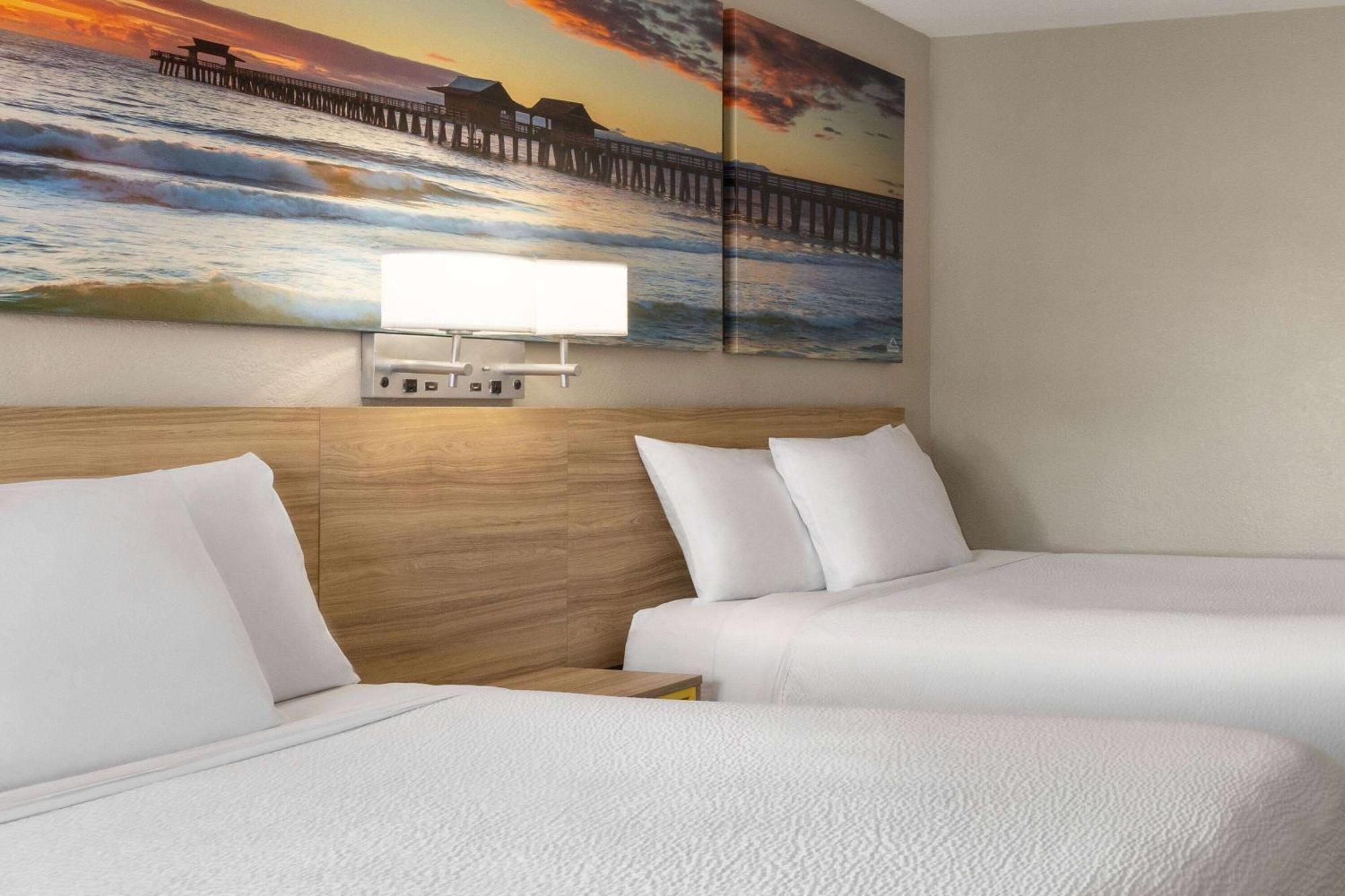 Days Inn By Wyndham Cocoa Beach Port Canaveral Екстериор снимка