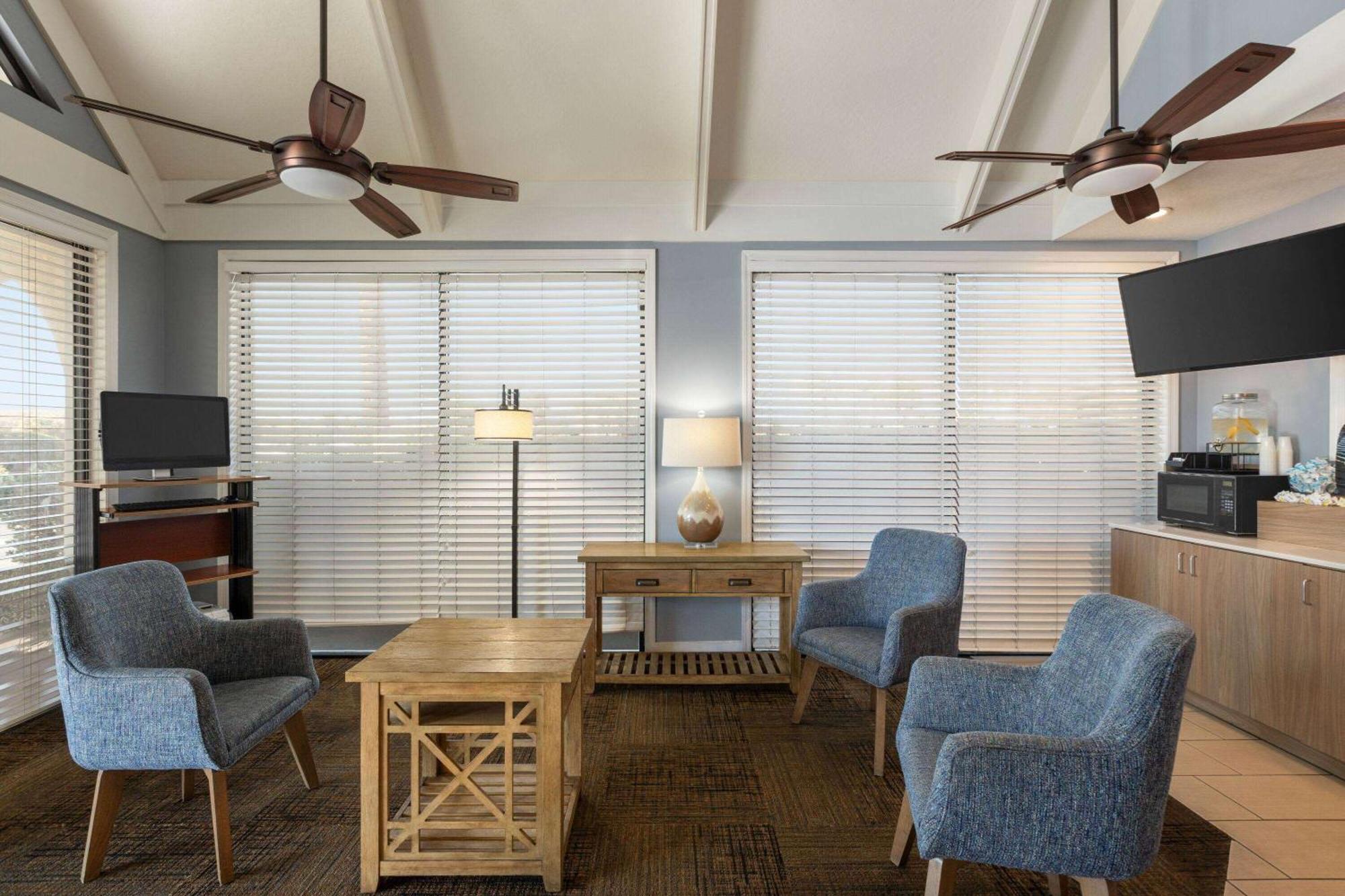 Days Inn By Wyndham Cocoa Beach Port Canaveral Екстериор снимка