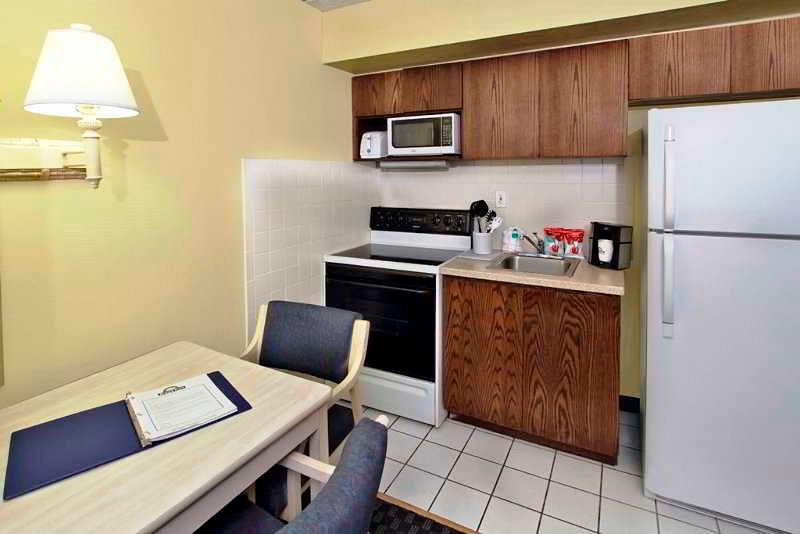Days Inn By Wyndham Cocoa Beach Port Canaveral Екстериор снимка